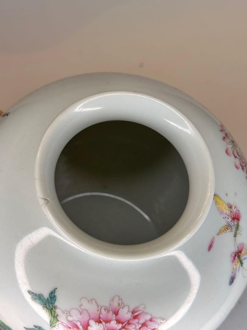 中国清時代 大清雍正年製款 彩絵牡丹花蝶文 詩文花瓶 賞瓶 傷あり 古陶磁骨董品