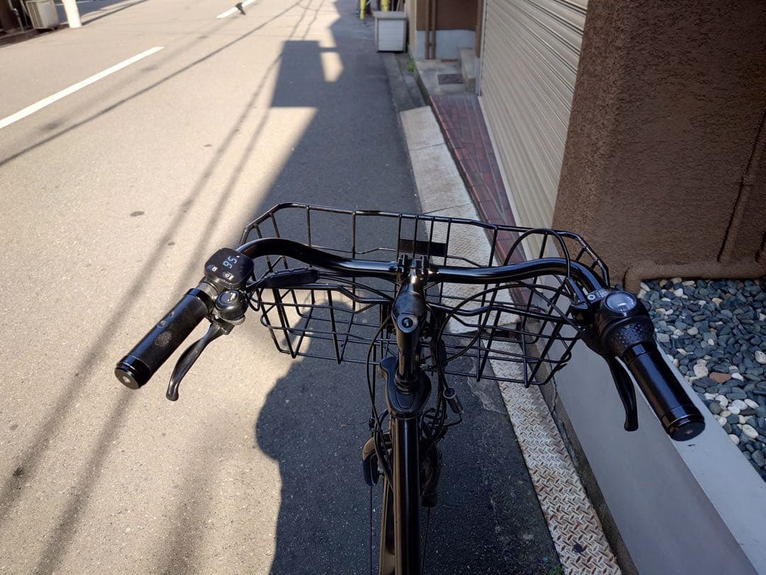 大阪府　ブリヂストン　黒の電動アシスト自転車　バッテリーB400