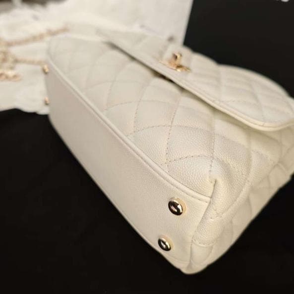 【実写画像】 ホワイト キルティング ハンドバッグ