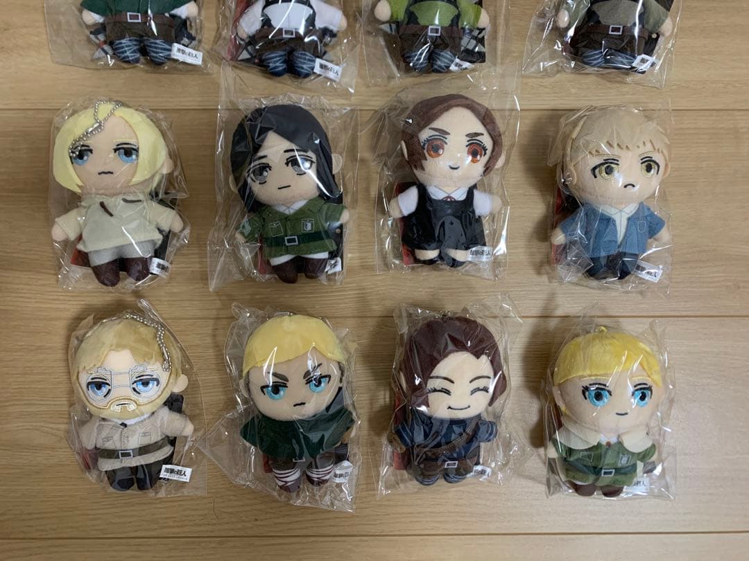 【新品・未開封】進撃の巨人 劇場版 ぬいぐるみキーホルダー まとめ売り 全16種