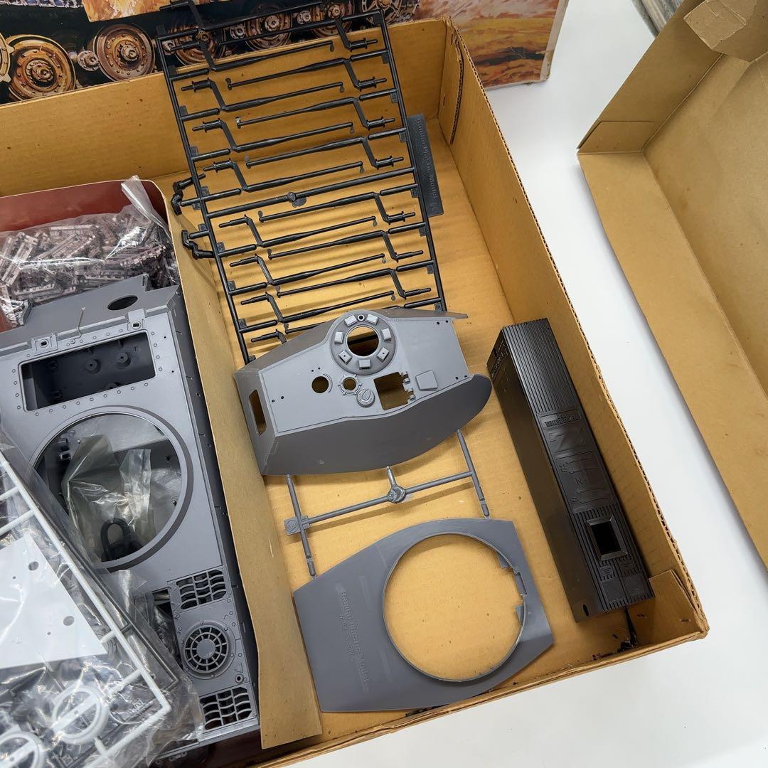 未使用 バンダイ 1/24 キング•タイガー ドイツ陸軍VI重戦車 プラモデル