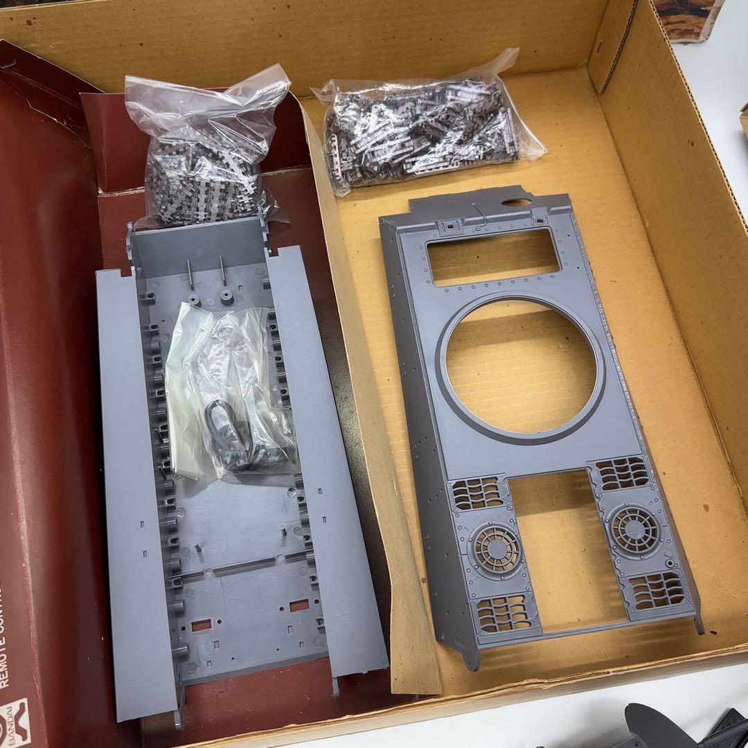 未使用 バンダイ 1/24 キング•タイガー ドイツ陸軍VI重戦車 プラモデル