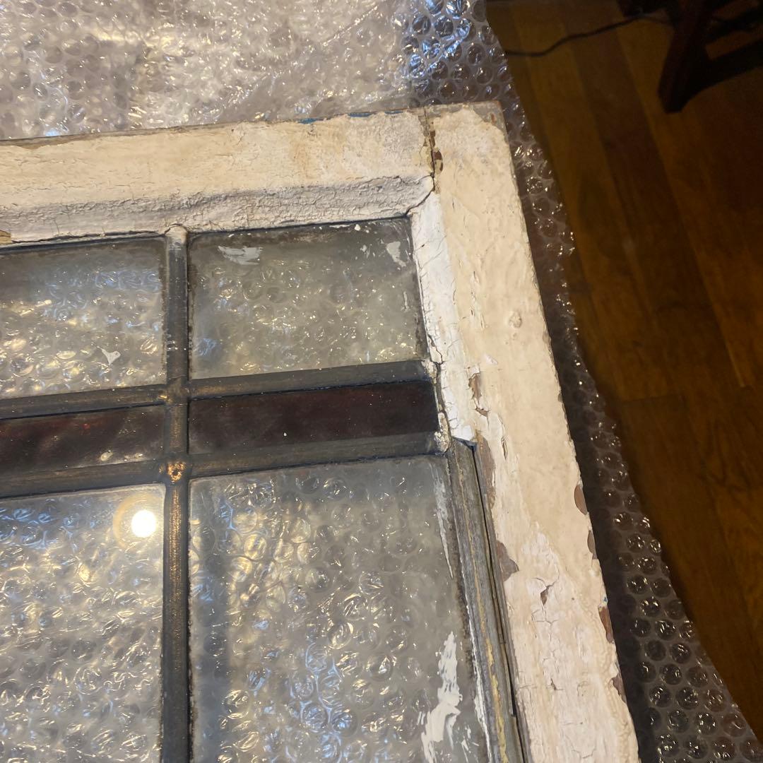 古いステンドグラス ハート型アクセント