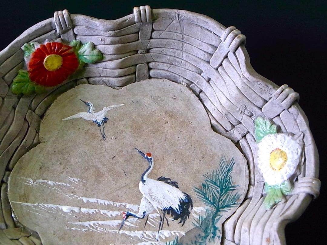 【 E919 】 素晴らしき超名品　明治期萬古焼上手作品　陽刻番の鶴文飾り皿