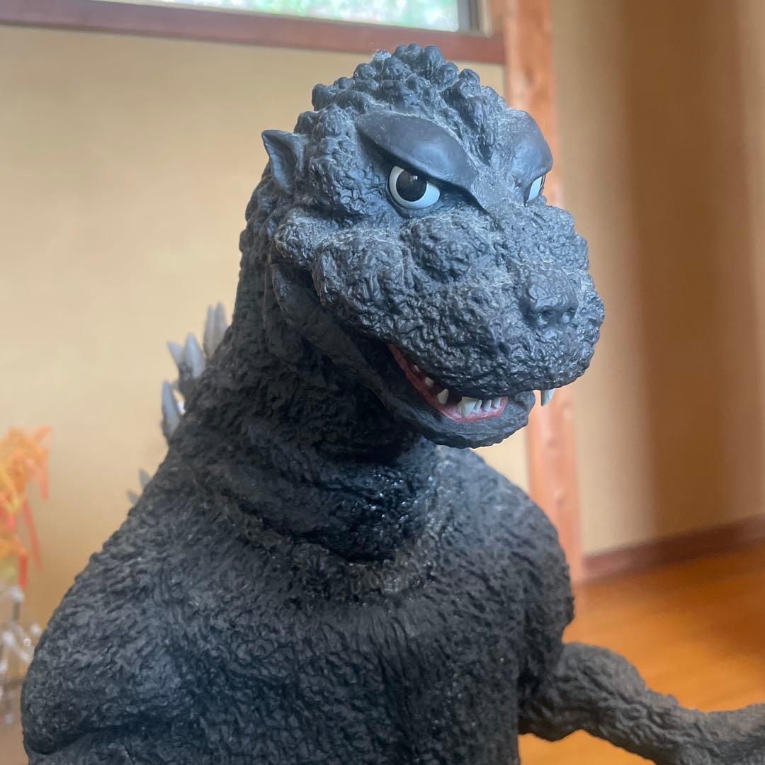 ジャンク品　ゴジラをつくる