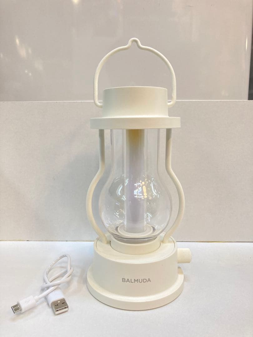 美品 バルミューダ ランタン LEDランタンポータブル L02A-WH