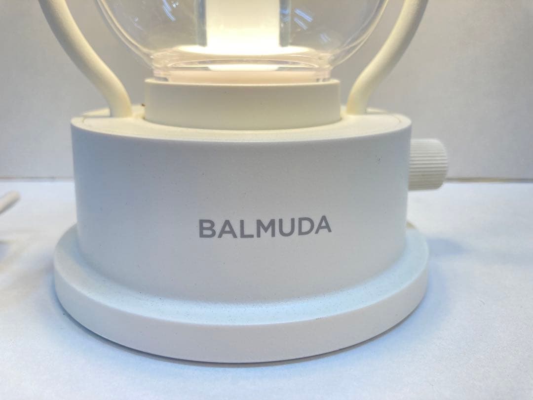 美品 バルミューダ ランタン LEDランタンポータブル L02A-WH