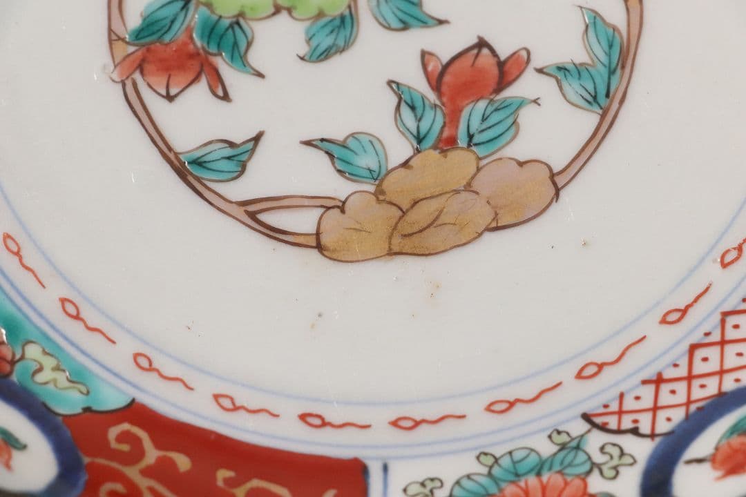 古伊万里 色絵 七寸皿 二客 21㎝ 草花 菊 牡丹 蝶 唐草 錦手CL95
