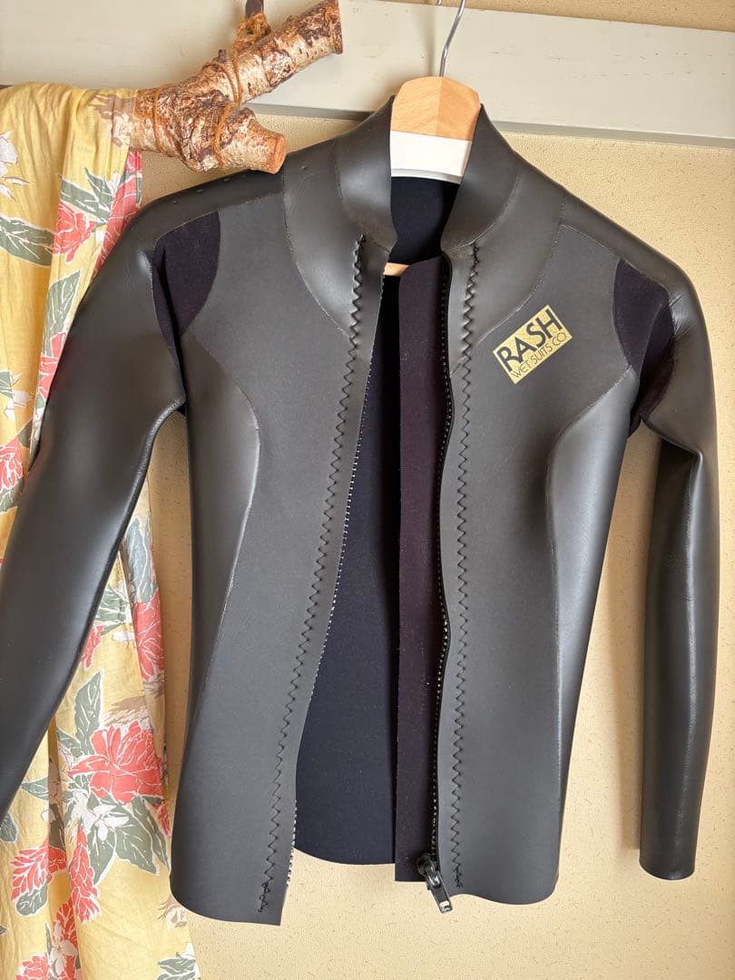美品orderＭ　 RASH ブラックウェットスーツ ジッパー付き