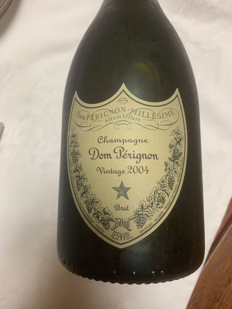 ルビ　ドン・ペリニヨン シャンパン 2004年