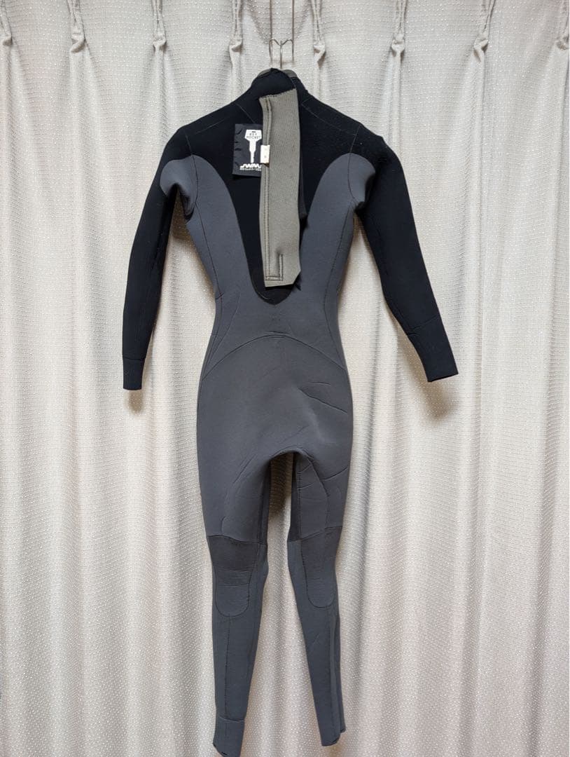 The RLM Rubber(アールエルエム)3mmフルスーツ レディースMS