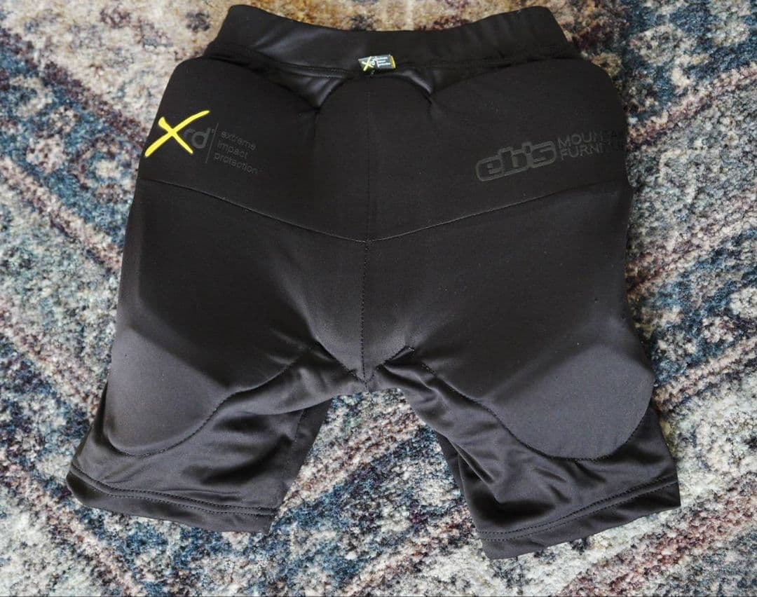 eb's ONEPIECE PAD XRD スノーボードプロテクター 　Sサイズ