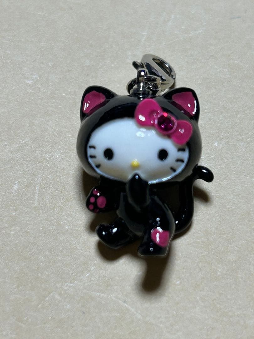 み*き様 ハローキティ　チャーム　黒猫