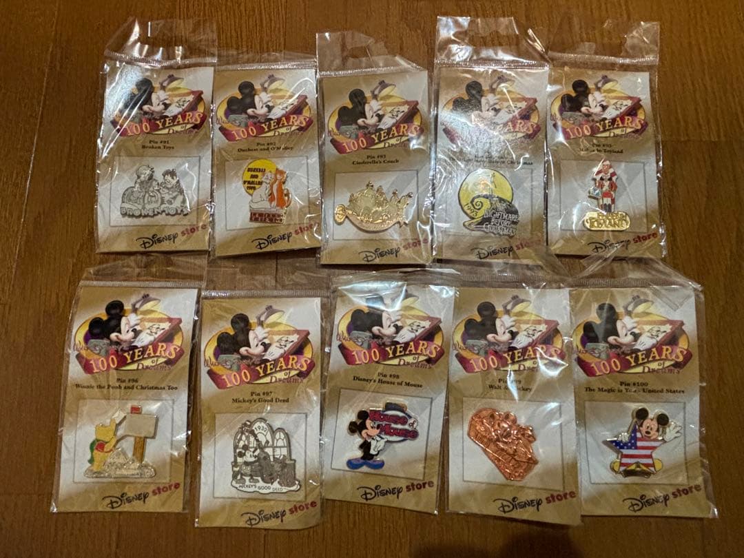 ディズニーストア　ウォルトディズニー生誕100周年　ピンバッジ全100個