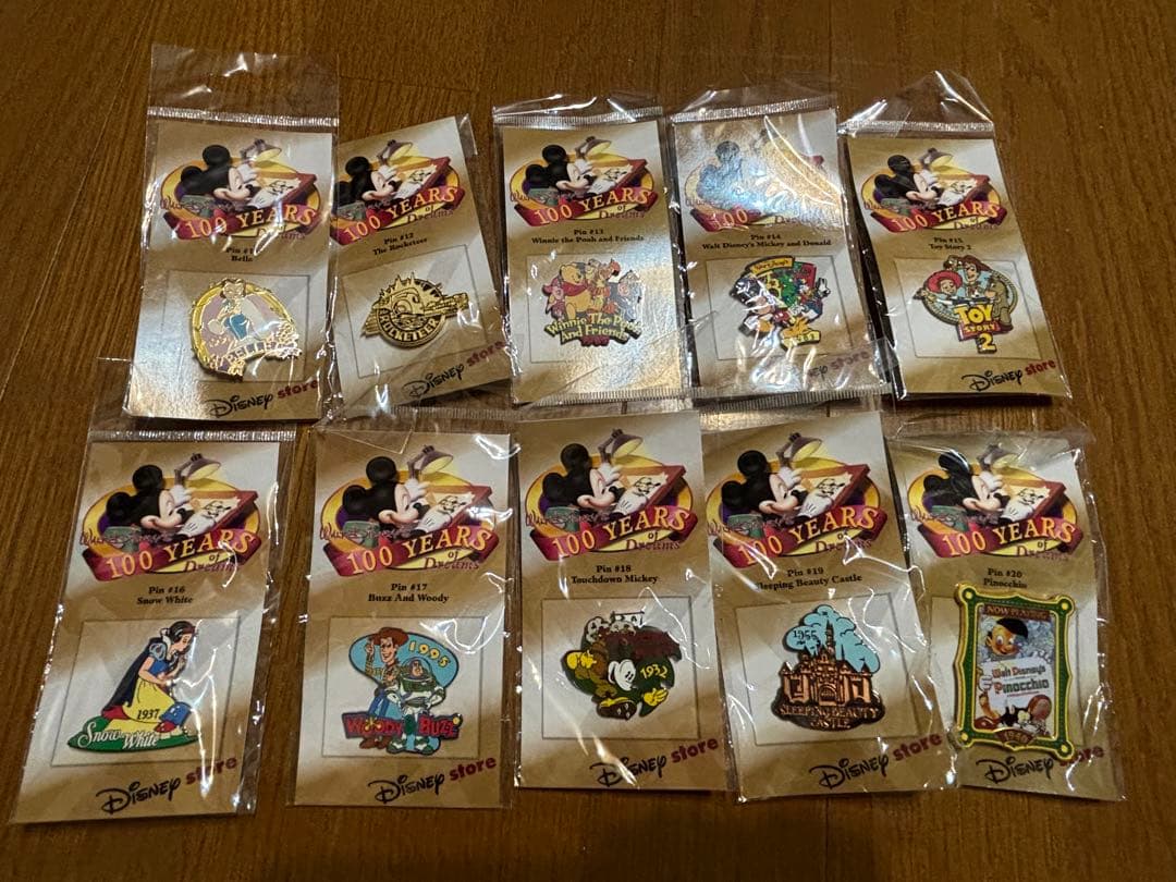 ディズニーストア　ウォルトディズニー生誕100周年　ピンバッジ全100個