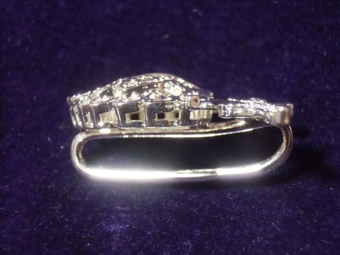 ⊞ドイツ軍の勲章/徽章＊騎士鉄十字勲章＊リボンループ銀色（ＣＯＰＹ/複製品）