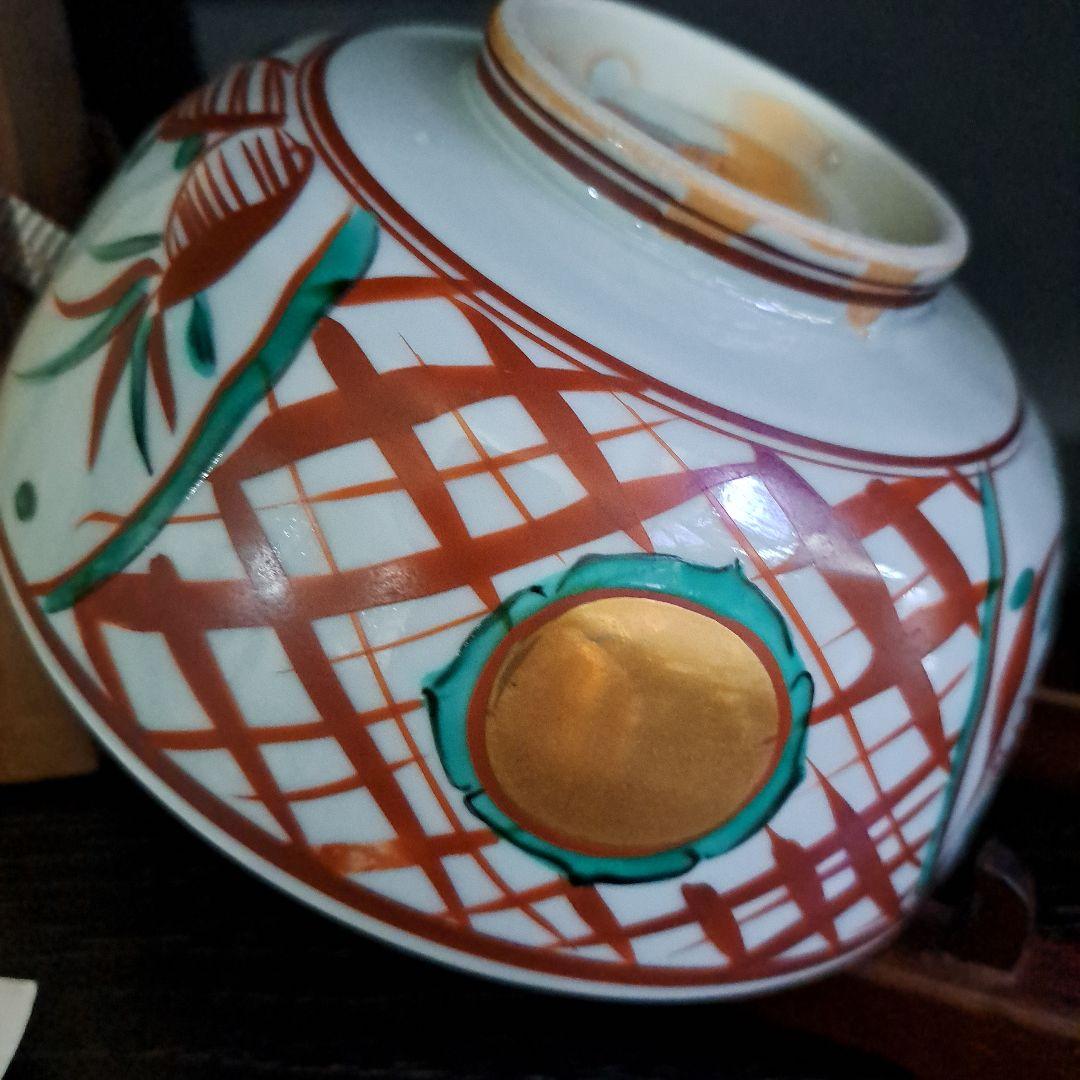 人間国宝　加藤卓男　呉須赤絵　菊図中鉢　金彩丸窓　　共箱入　名入　栞付