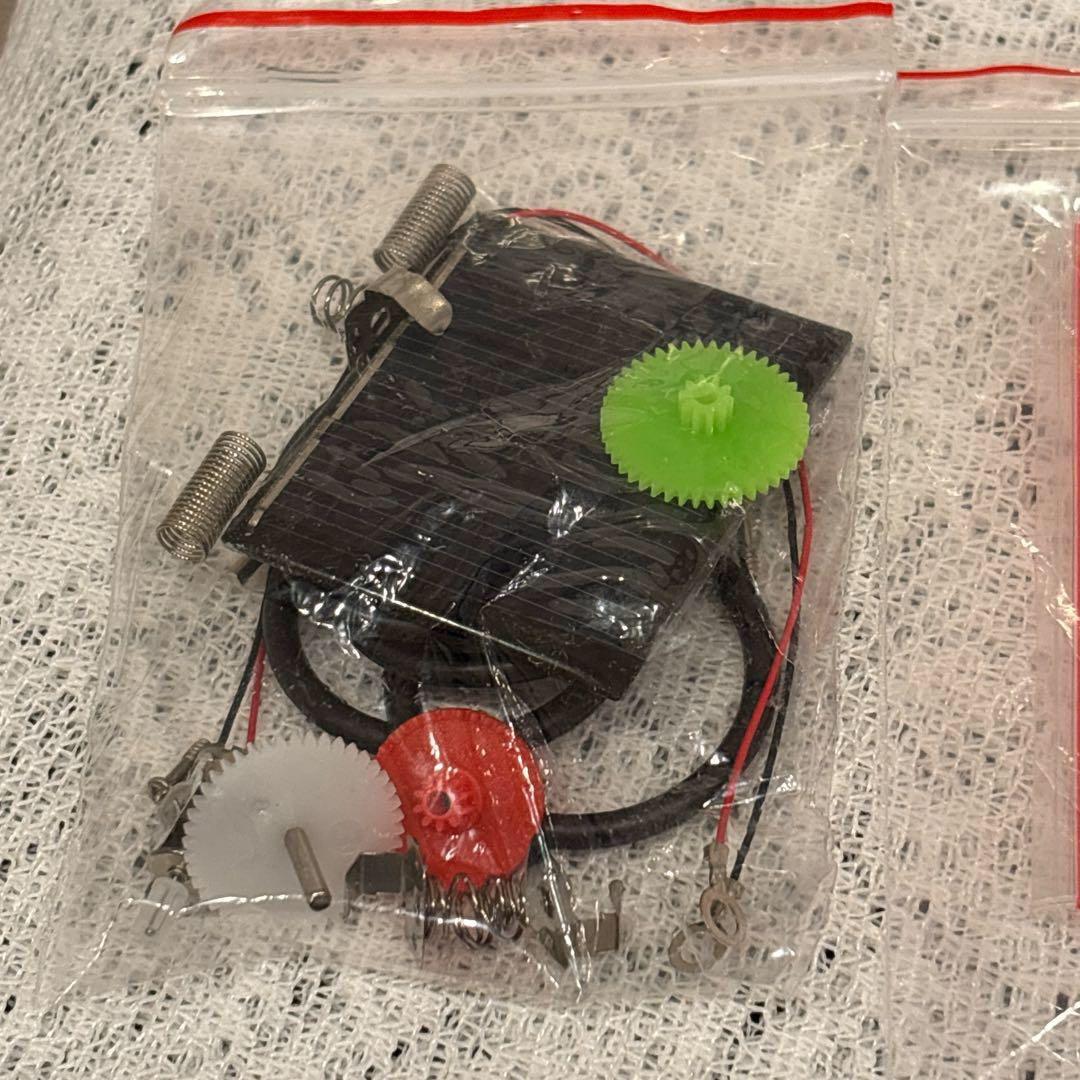 プログラミング おもちゃ 13-in-1 ソーラーロボットキット 組み立て式