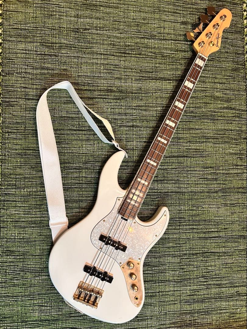Grass Roots G-AMAZE  White エレキベース
