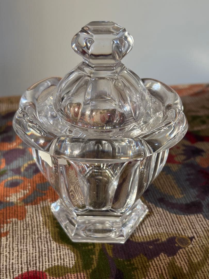 Baccaraクリスタルシュガーポット　六角形 蓋付き容器