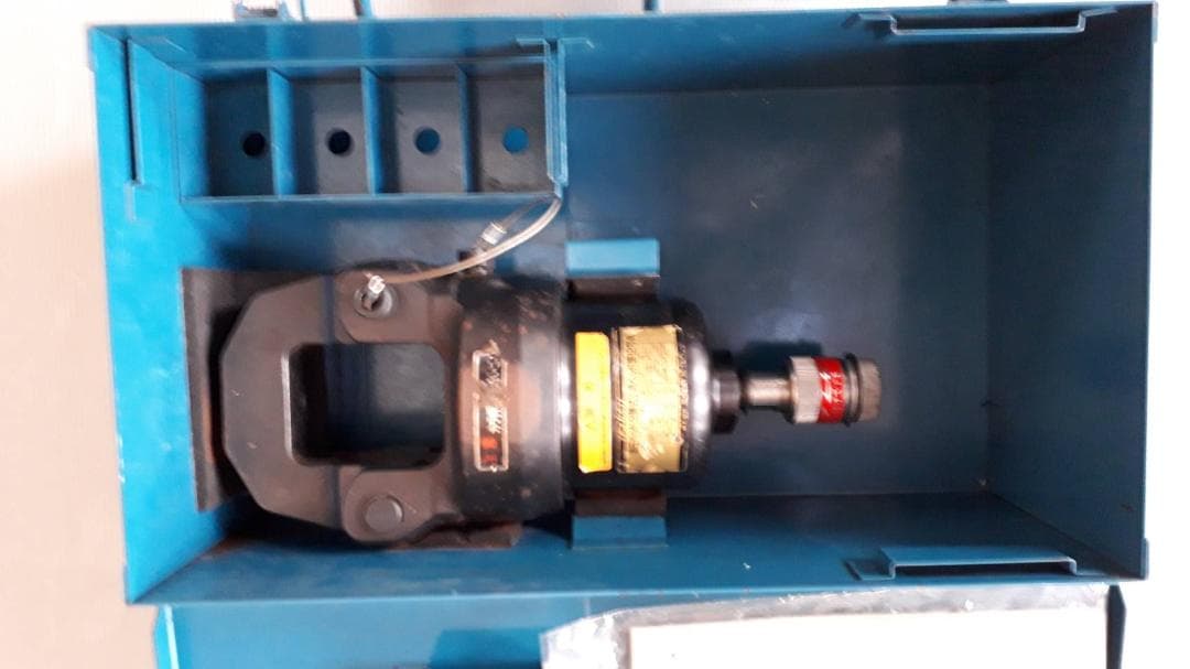 油圧式圧着工具