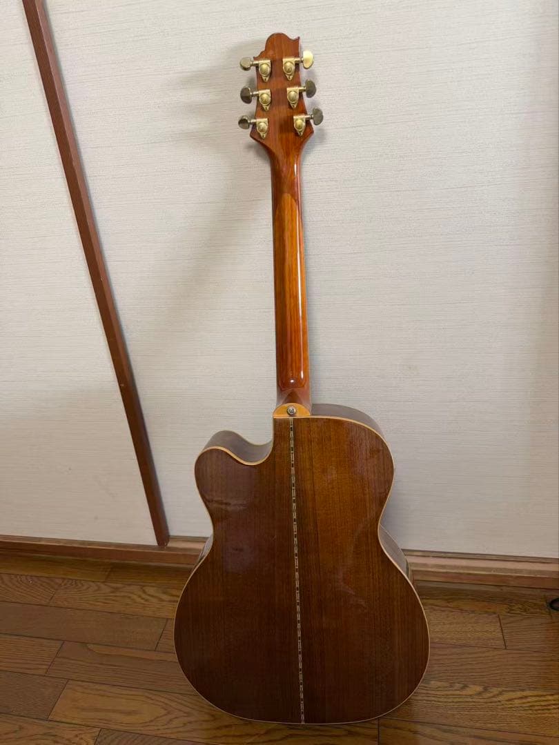 ブラウン アコースティックギター カッタウェイOM-15CE