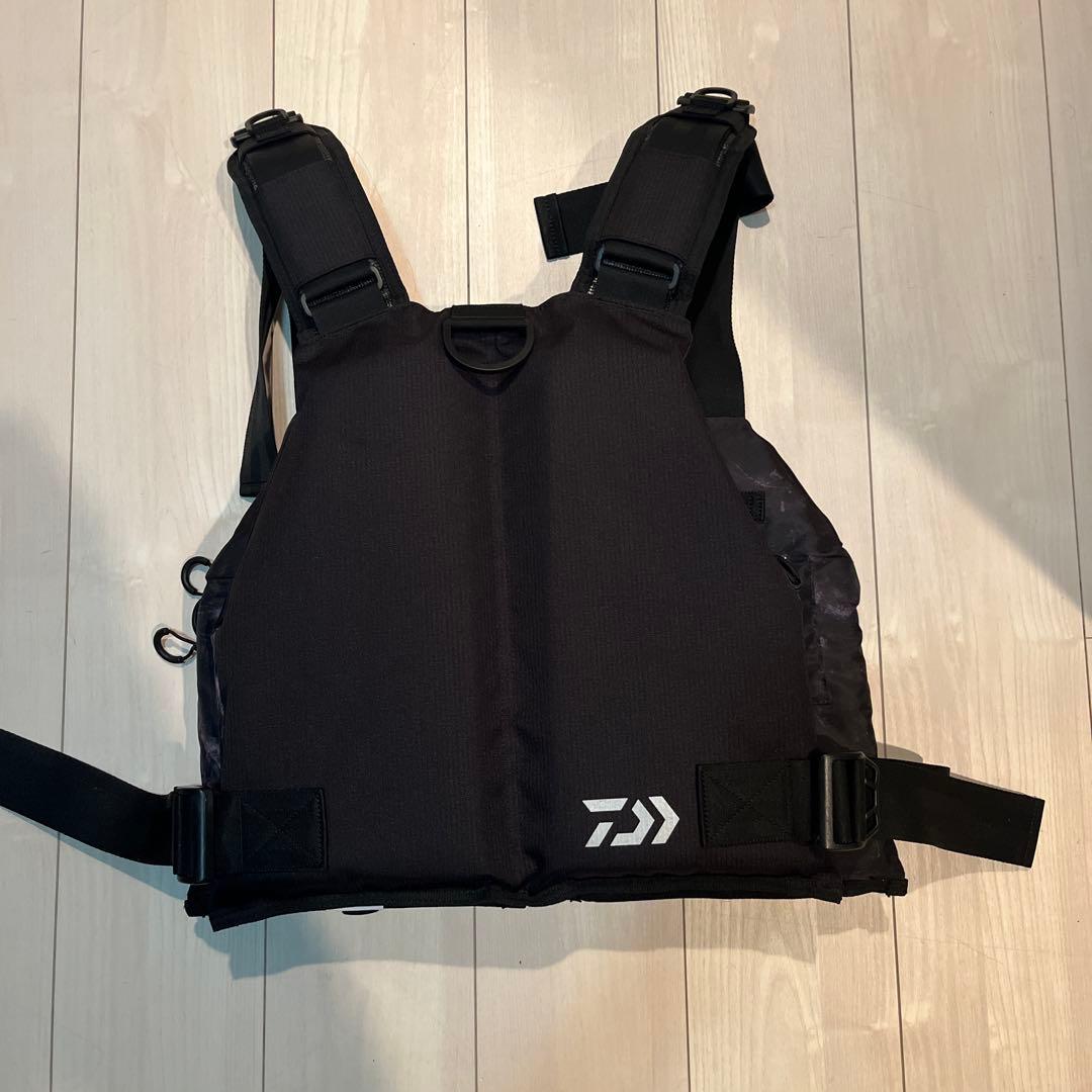 Daiwa フィッシングベスト 黒　DF6421