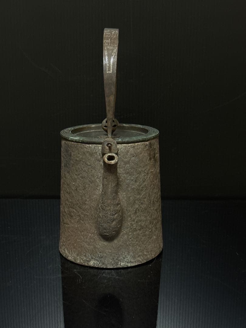 龍文堂 安之介 造 銀象嵌提手 宣徳蟲喰輪線蓋 筒型 鉄瓶 茶道具