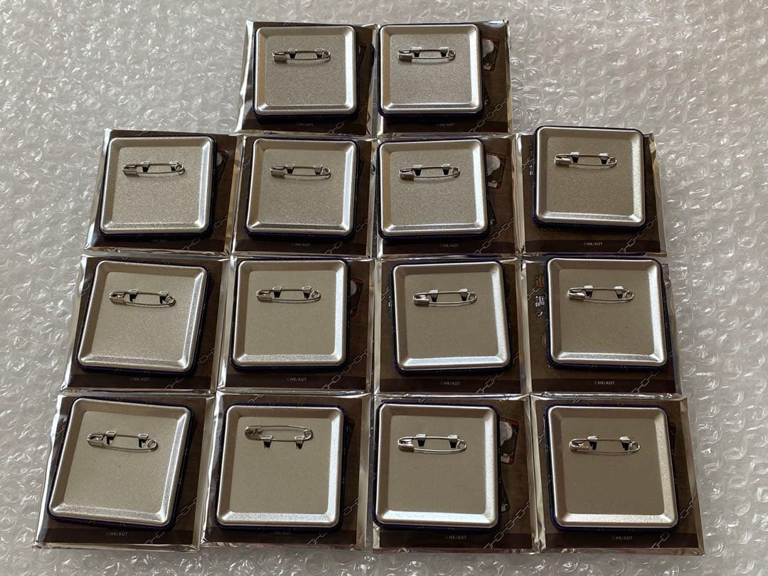 進撃の巨人　wit studio 調査兵団缶バッジ　ハンジ