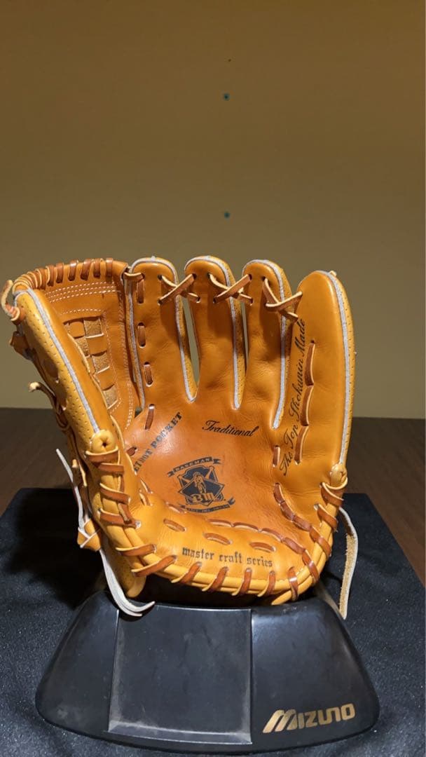 貴重 ベースマンの硬式用グラブ 投手モデル