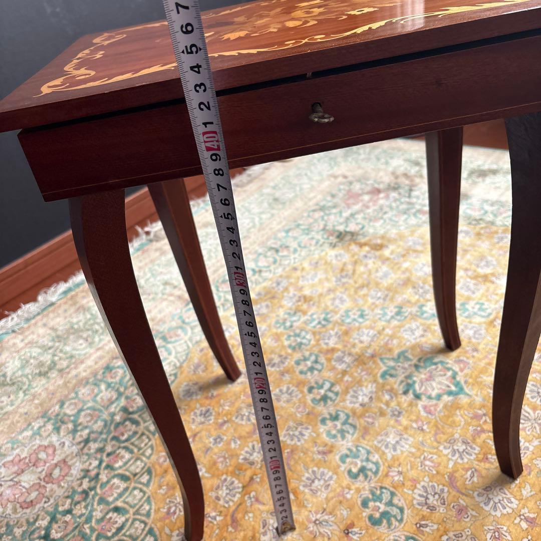 Pauline Ralph　 木製花柄インレイテーブル