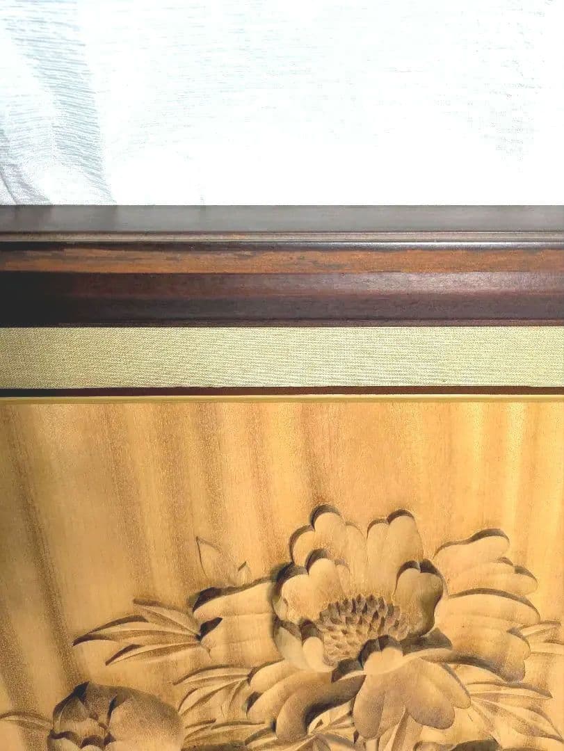 井波彫刻大きめ額、牡丹の花と蕾、作家落款あり