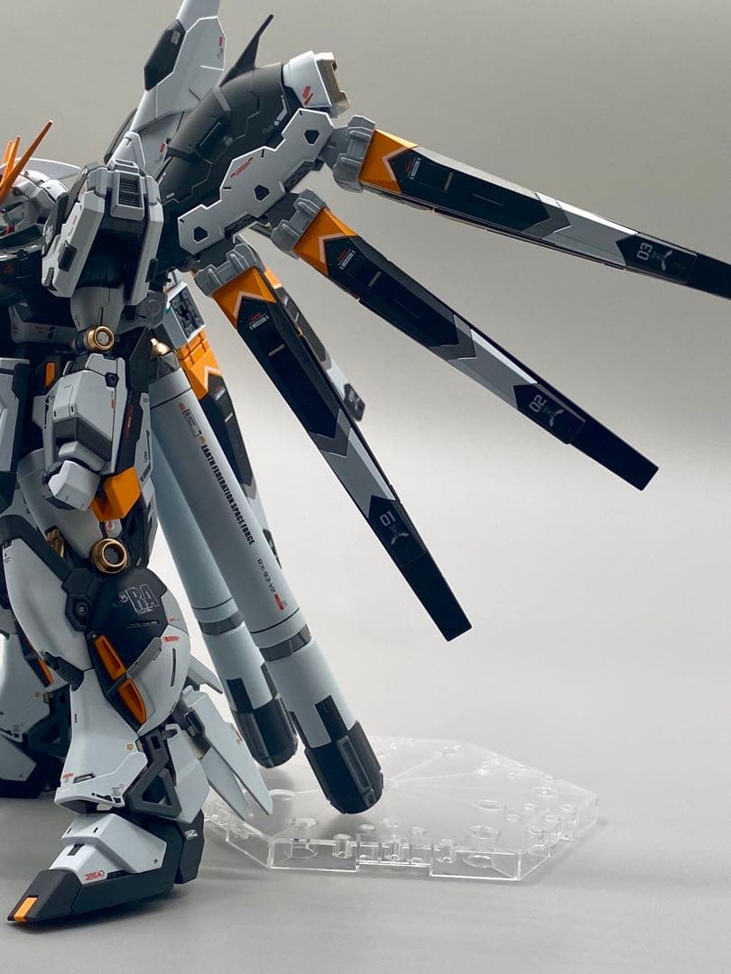 ガンプラRG Hi-νガンダム 塗装済み完成品 ハイニューガンダム 全塗装
