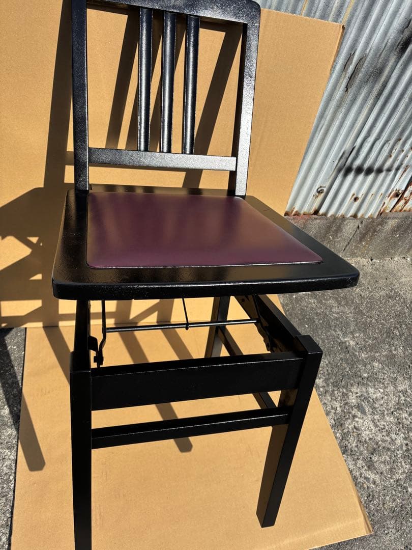 背もたれ付ピアノ椅子　足部フェルト付き　比較的きれい　ワインレッド座面