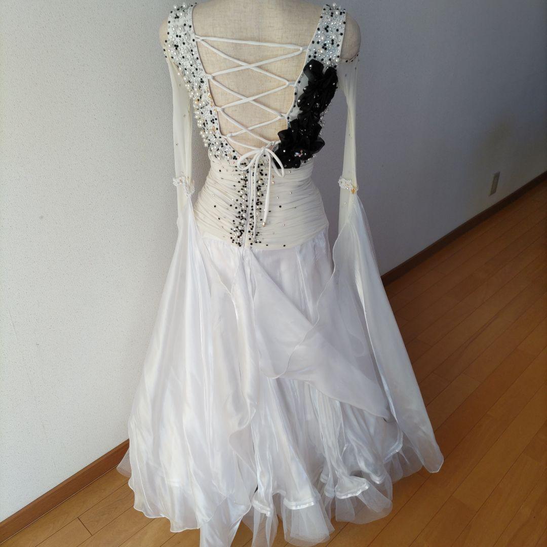 ホワイトフレアダンスドレス