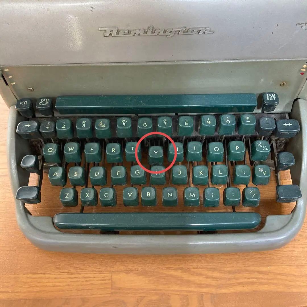 【レトロ】アメリカレミントンランド社　アンティークタイプライター
