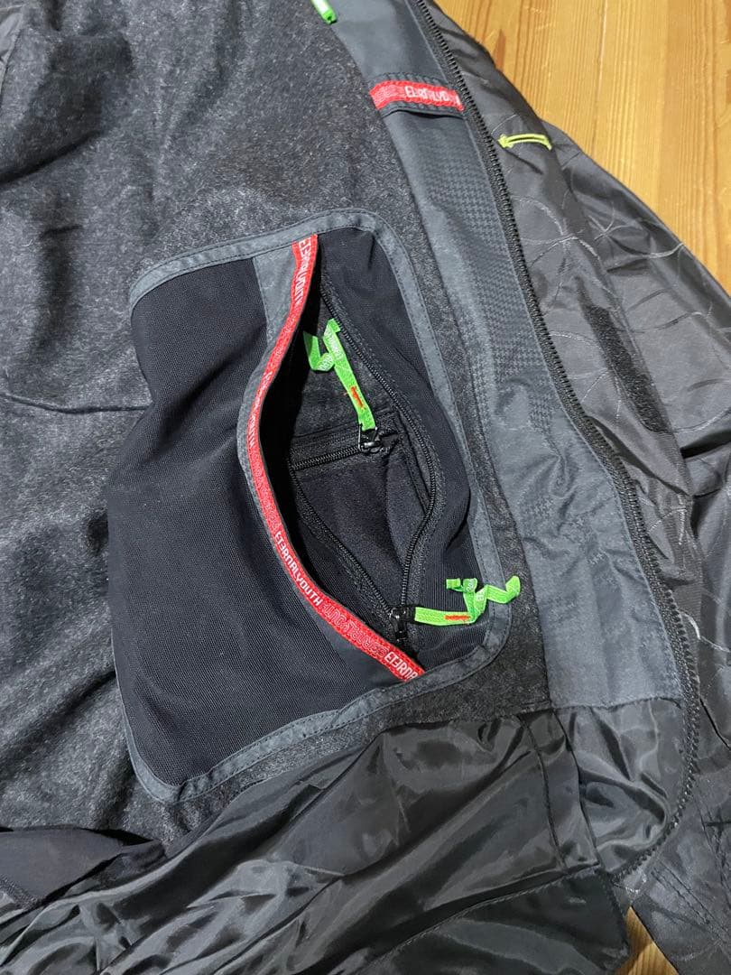 スノーボードウエア　エターナルユース