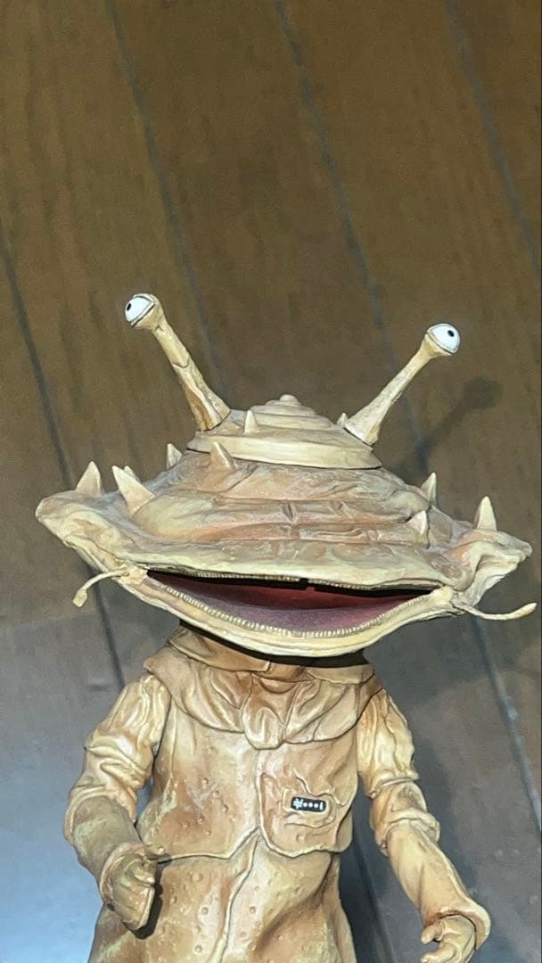 カネゴン怪獣フィギュア 触角付き ベージュ　美品