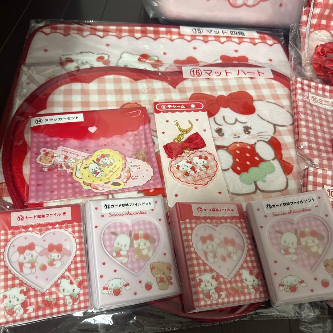 KiLaLa　Lil ala mode ×サンリオキャラクターズ 当りくじ