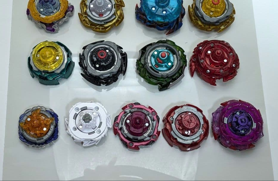 ベイブレードバースト　ロアバハムート　ツヴァイディアボロス　キングヘリオスなど