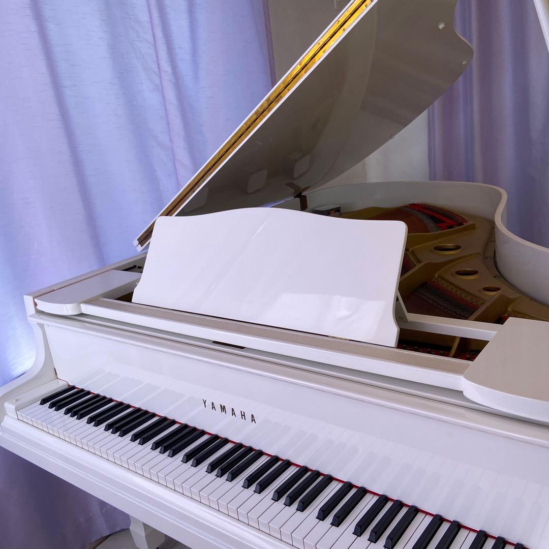 お値下げしました　YAMAHAグランドピアノホワイト88鍵盤　防音パネル付き