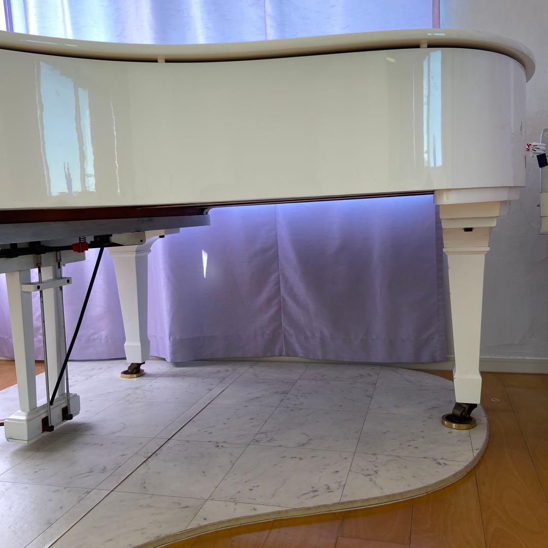 お値下げしました　YAMAHAグランドピアノホワイト88鍵盤　防音パネル付き