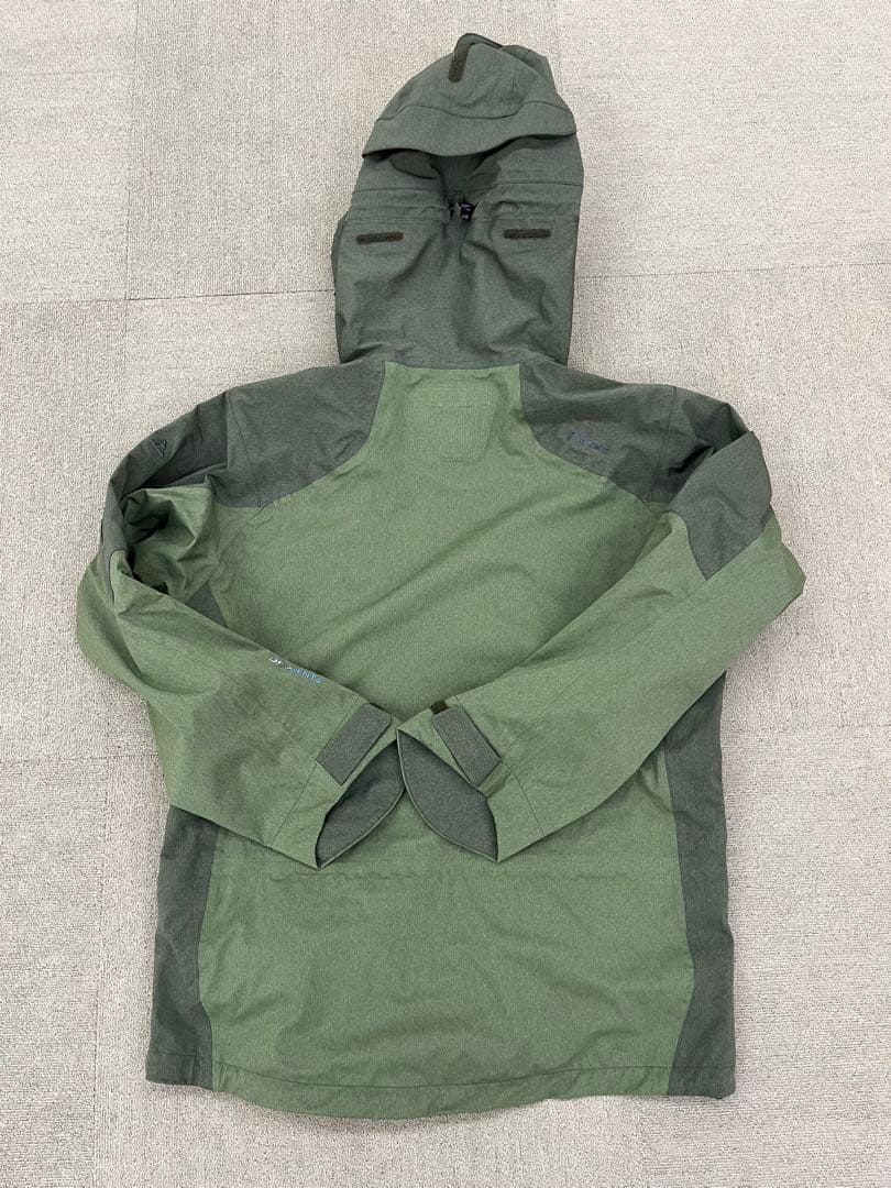 新品未使用　phenix スキーウエア　上Mサイズ　下Lサイズ