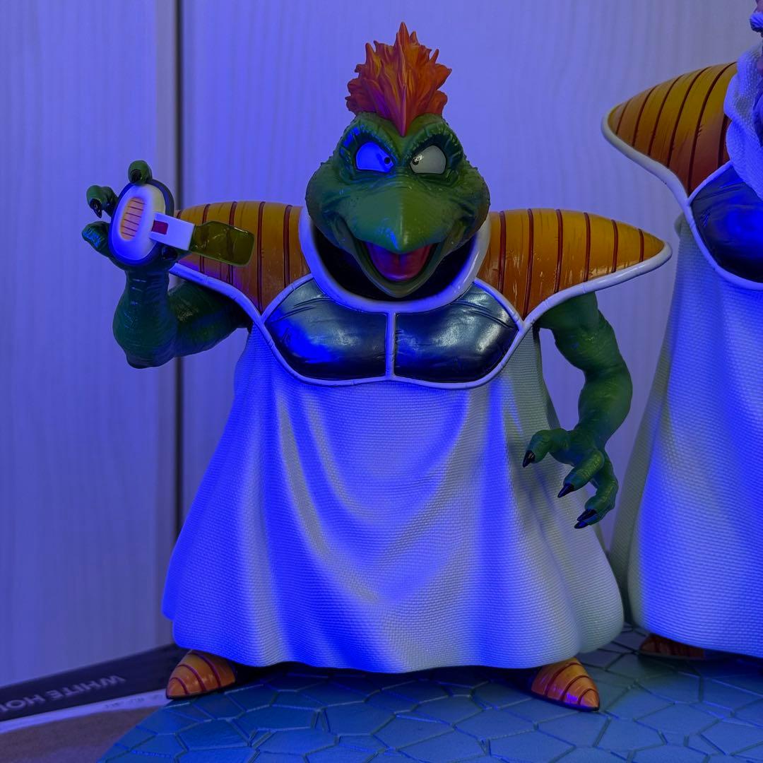 【激レア】WHITE HOLE STUDIO カカロット&保育カプセル&軍医