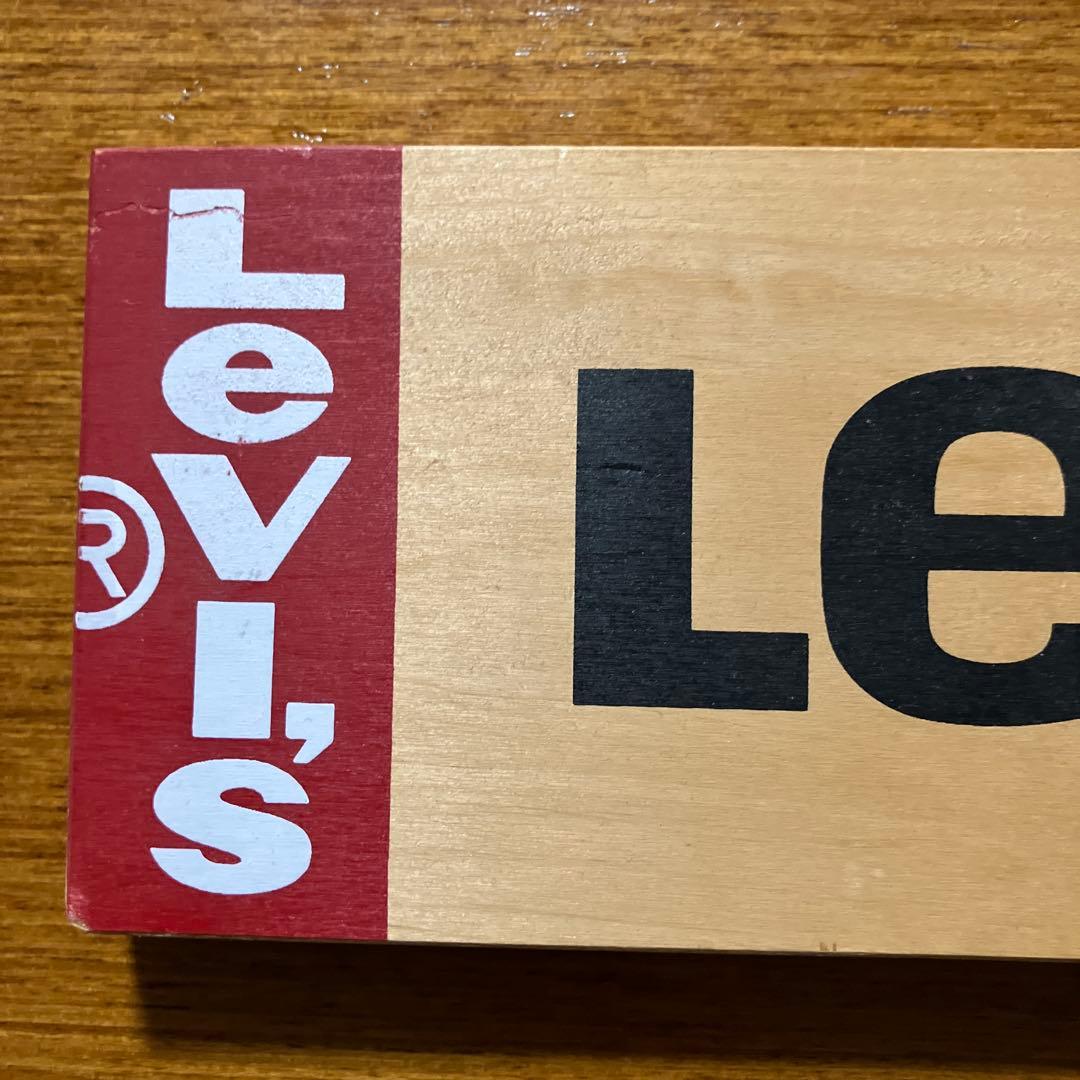 Levi's RED TAB ロゴ入りウッド看板
