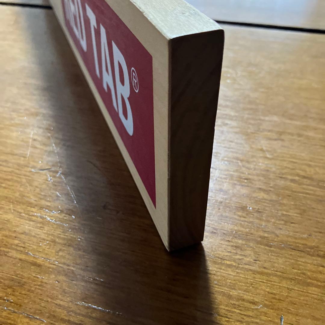 Levi's RED TAB ロゴ入りウッド看板