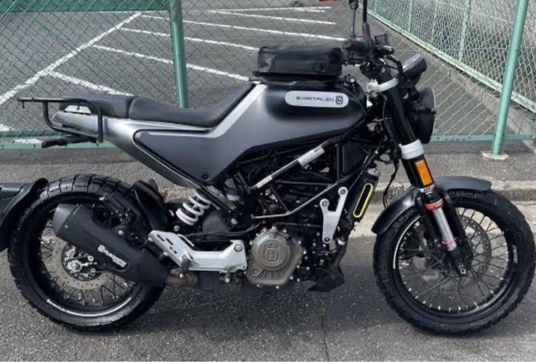 【定価3万4千】Husqvarna純正 バイクタンクバッグ ハスクバーナ