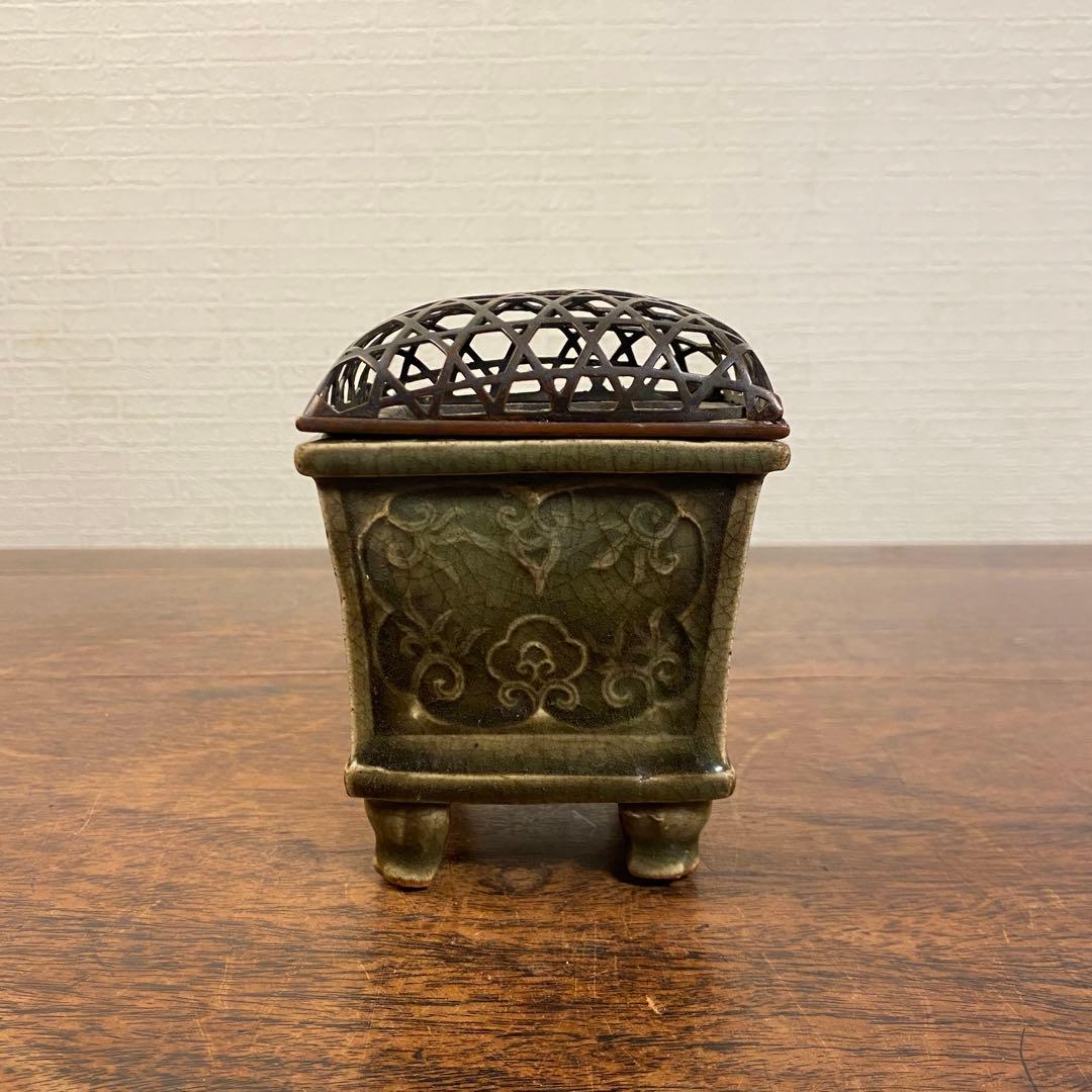 明時代 龍泉窯青磁 花文四足香炉 銅蓋付