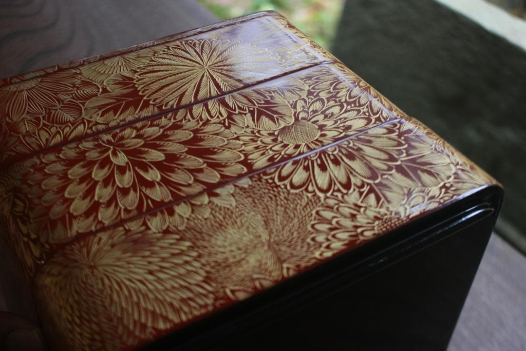 小傷あり！上質朱漆に極上菊詰沈金の映える輪島塗三段重（検重箱お重