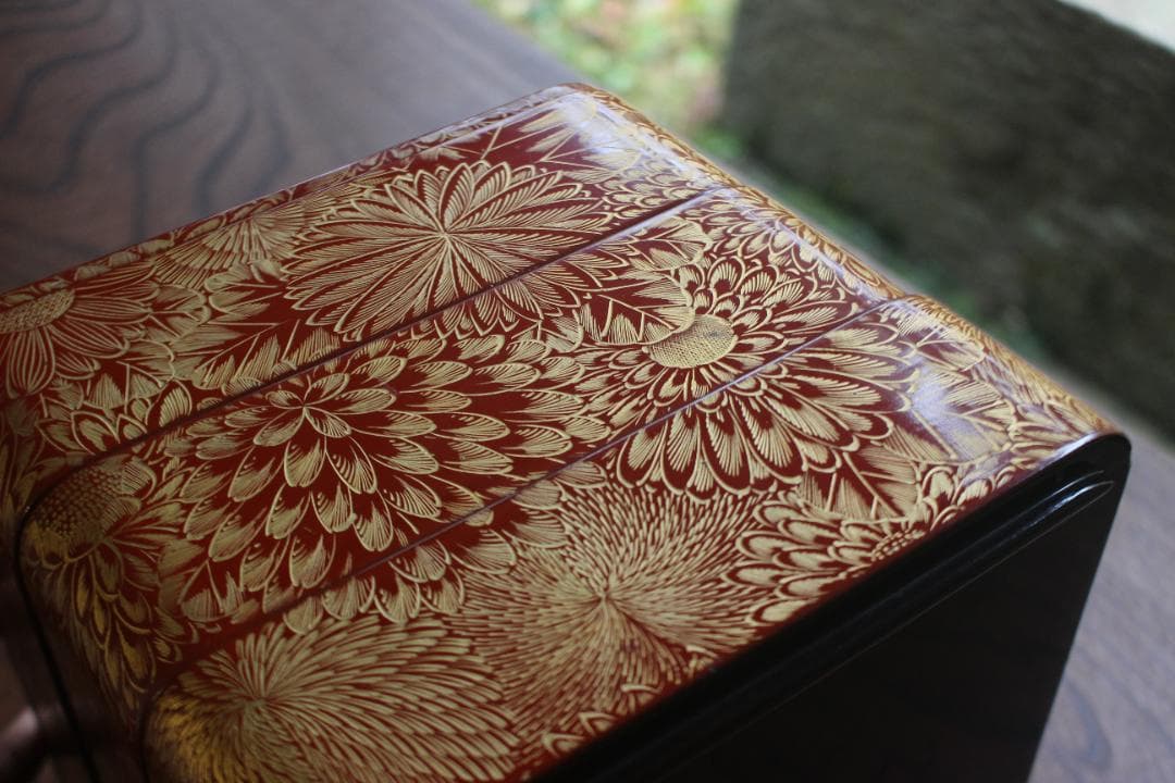 小傷あり！上質朱漆に極上菊詰沈金の映える輪島塗三段重（検重箱お重